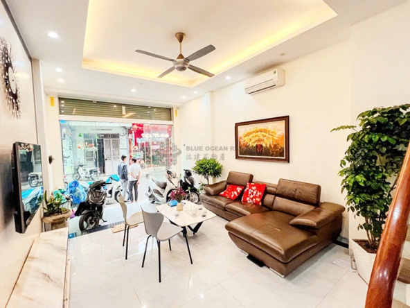 Bán nhà mặt phố 4 tầng có ao hồ ô tô tránh phố Bùi Xương Trạch