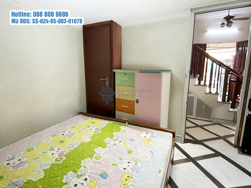 Nhà 2 tầng Lạc Long Quân cần bán giá tốt - gần Hồ Tây