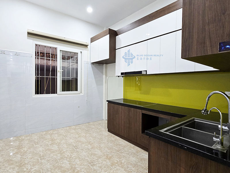 Nhà 4 tầng 1 tum bán ở phố Vương Thừa Vũ, 4 phòng ngủ, 3wc