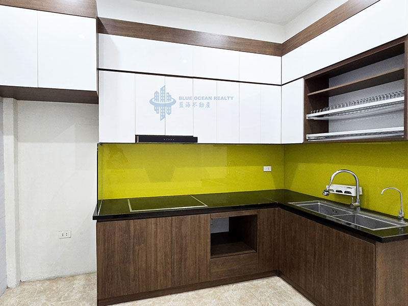 Nhà 4 tầng 1 tum bán ở phố Vương Thừa Vũ, 4 phòng ngủ, 3wc