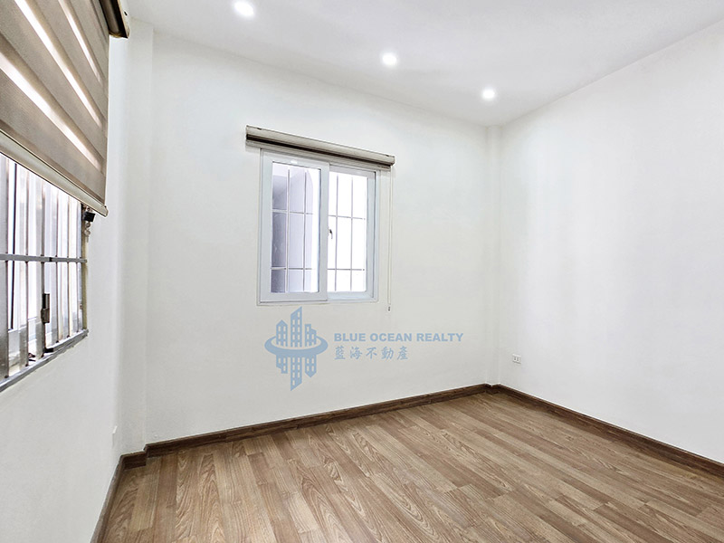 Nhà 4 tầng 1 tum bán ở phố Vương Thừa Vũ, 4 phòng ngủ, 3wc