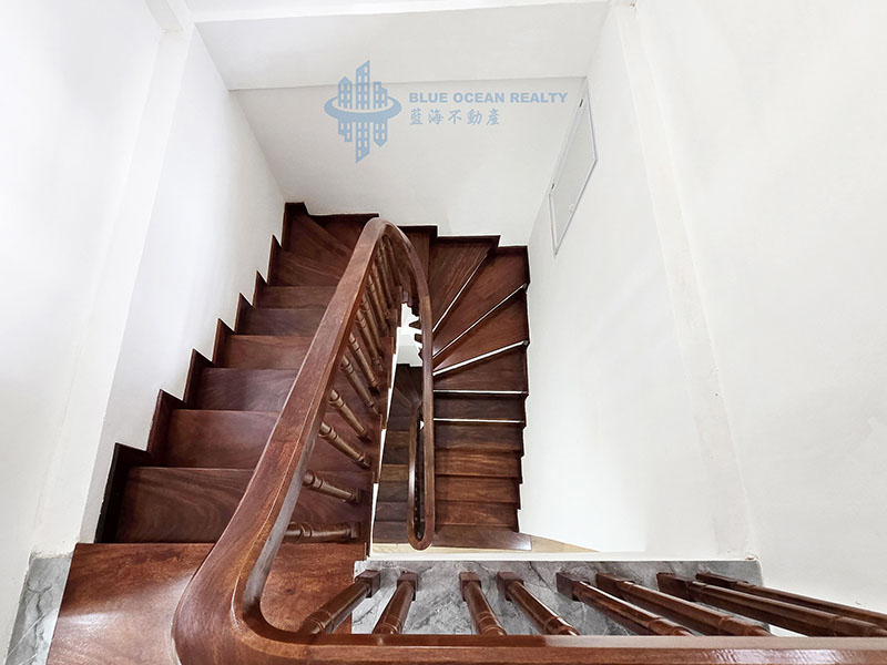 Nhà 4 tầng 1 tum bán ở phố Vương Thừa Vũ, 4 phòng ngủ, 3wc