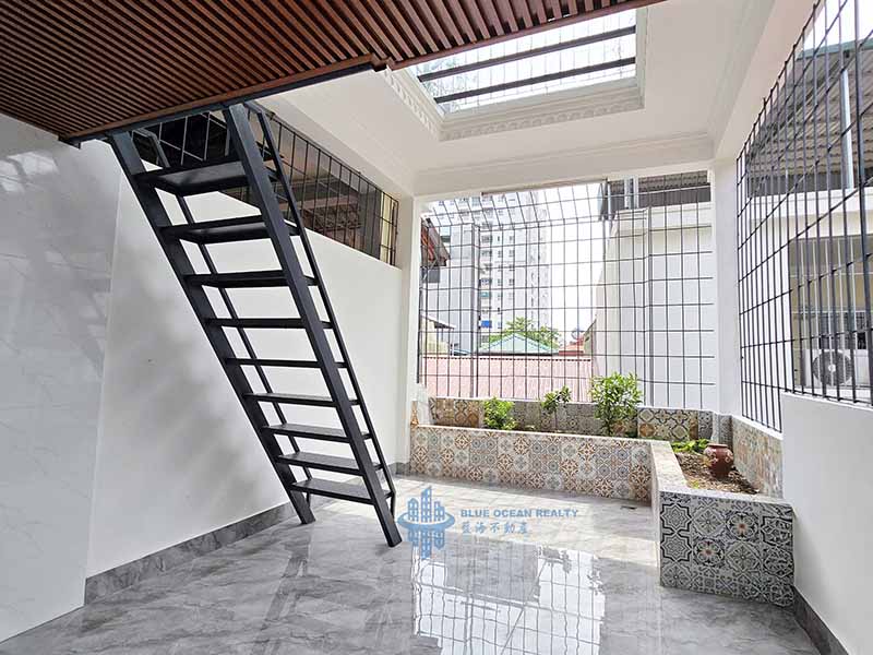 Nhà 4 tầng 1 tum bán ở phố Vương Thừa Vũ, 4 phòng ngủ, 3wc
